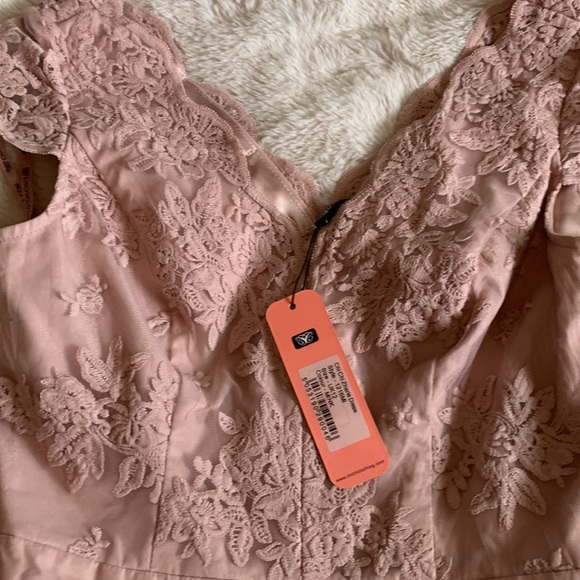 Chi chi London dress NWT - Picture 2 of 3